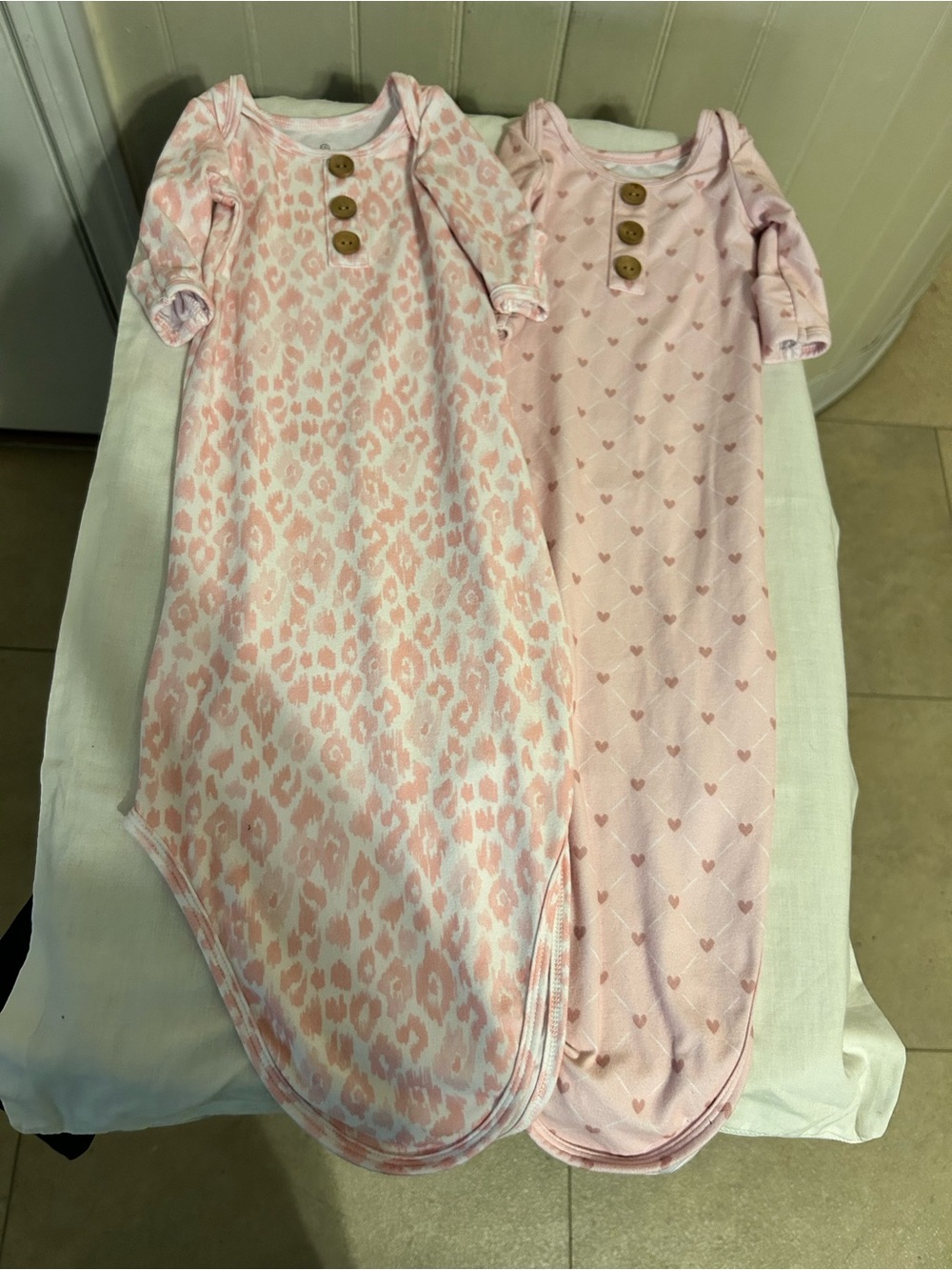 Two Caden Lane NewBorn Baby Girl Knotted Night Gowns 7-14 lbs/EUC